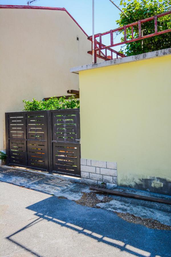 Apartment Grey&Yellow Задар Экстерьер фото
